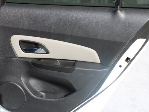 Used 2014 Chevrolet Cruze LS image 15