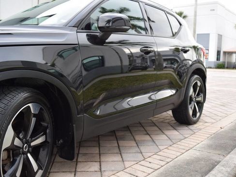 Used 2020 Volvo XC40 T5 Momentum w/ Protection Package Premier image 17