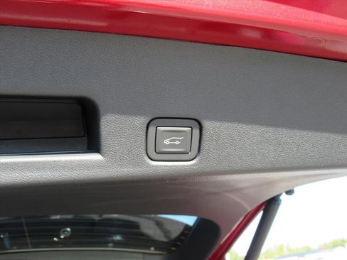 Used 2024 GMC Acadia Denali w/ Super Cruise Package image 34