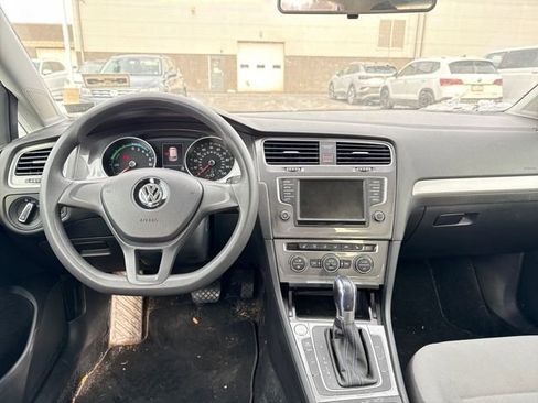 Used 2016 Volkswagen e-Golf SE w/ DC Fast Charging Package image 12