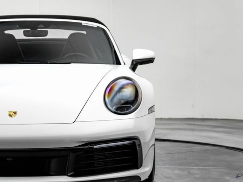 Used 2021 Porsche 911 Carrera 4 image 33