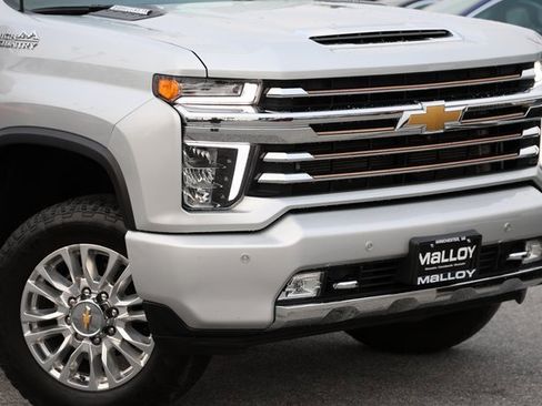 Used 2022 Chevrolet Silverado 2500 High Country w/ Z71 Off-Road Package image 5