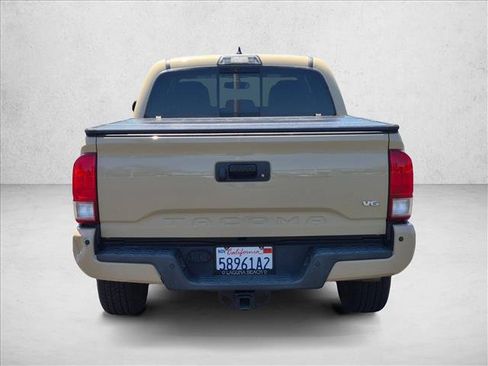 Used 2017 Toyota Tacoma TRD Sport AWD/4WD image 7