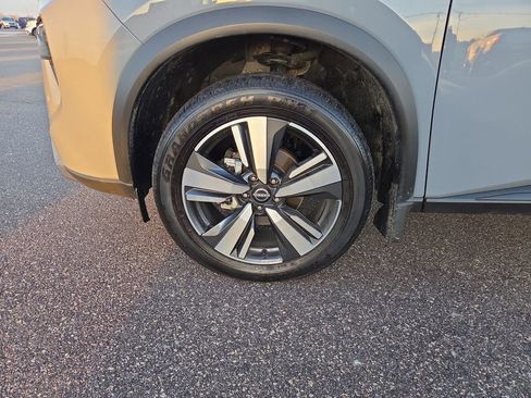 Used 2025 Nissan Rogue SL w/ SL Premium Package image 30