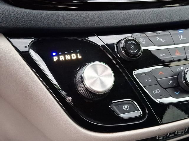 Used 2023 Chrysler Pacifica Touring-L FWD image 15