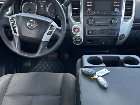 Used 2017 Nissan Titan SV image 12