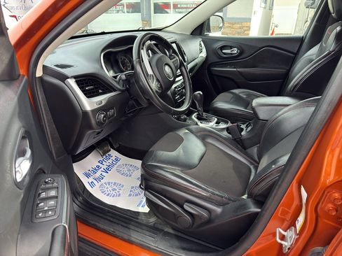 Used 2015 Jeep Cherokee Trailhawk w/ Cold Weather Group image 10
