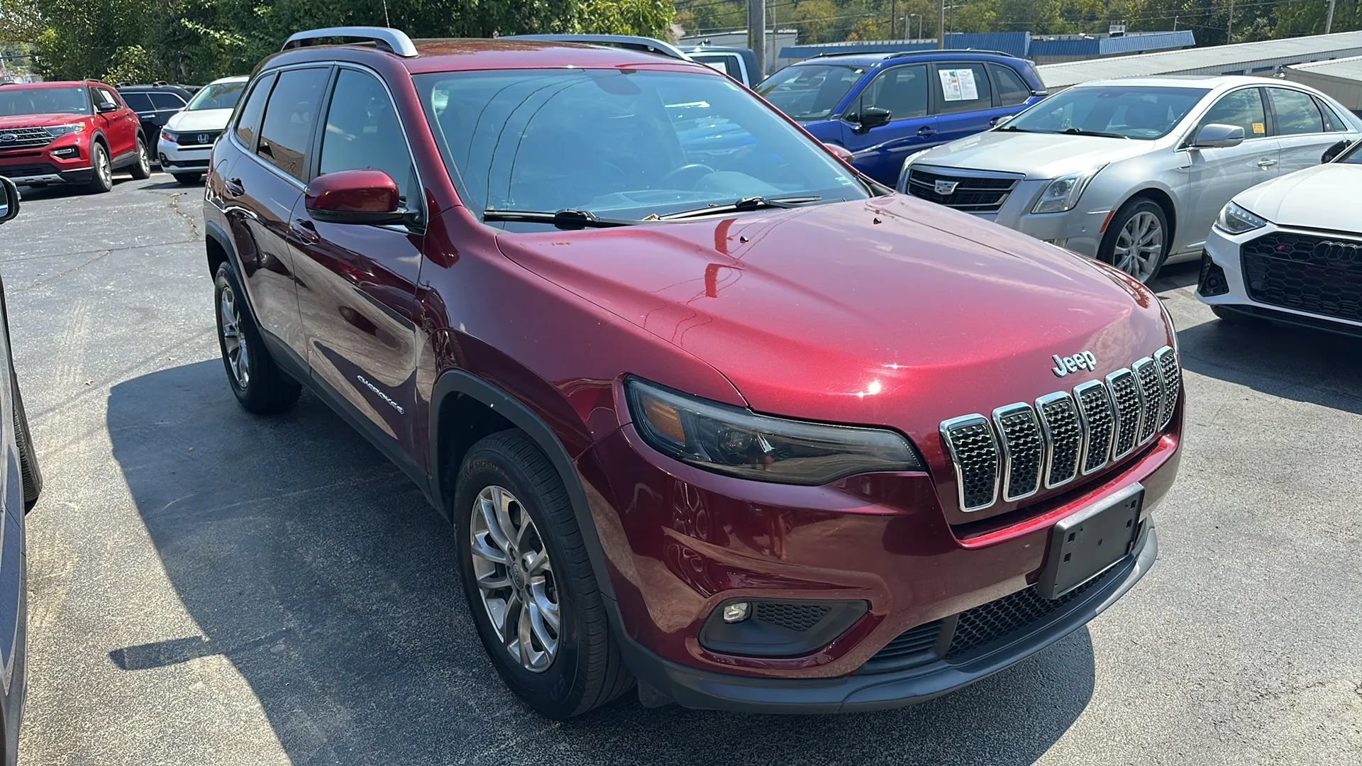 Used 2019 Jeep Cherokee Latitude Plus w/ Comfort/Convenience Group AWD/4WD image 2