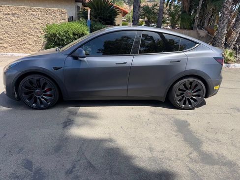Used 2022 Tesla Model Y Performance AWD/4WD image 8