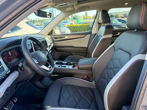 New 2026 Volkswagen Atlas Peak Edition AWD/4WD image 14