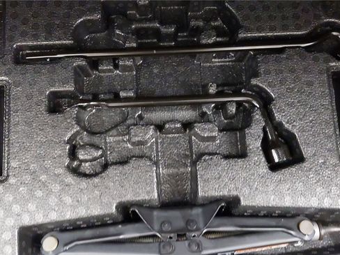 Used 2021 Toyota Avalon XLE w/ Carpet Mat Package (TMS) image 36