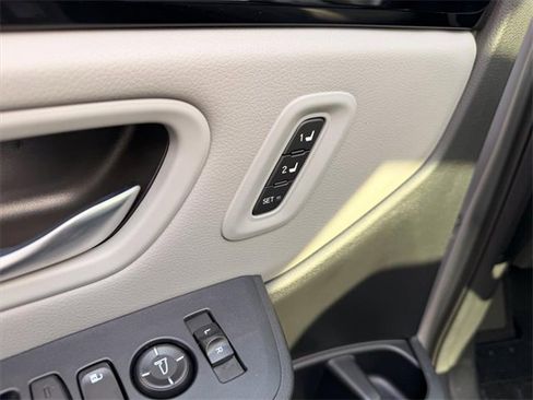 New 2025 Honda Pilot Touring image 10
