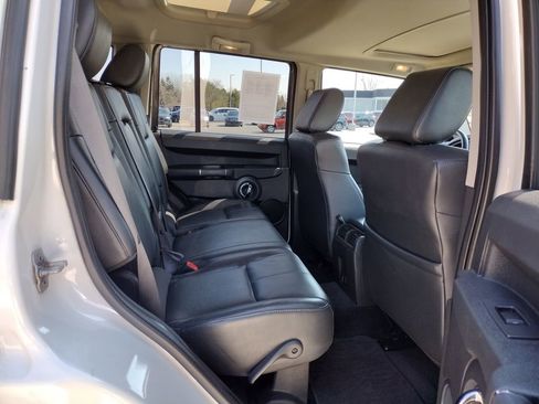 Used 2008 Jeep Commander Limited w/ Trailer Tow Group IV image 11