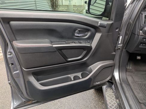 Used 2021 Nissan Titan PRO-4X w/ Pro-4x Convenience Package image 12