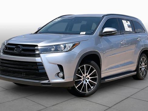 Used 2017 Toyota Highlander SE AWD/4WD image 3