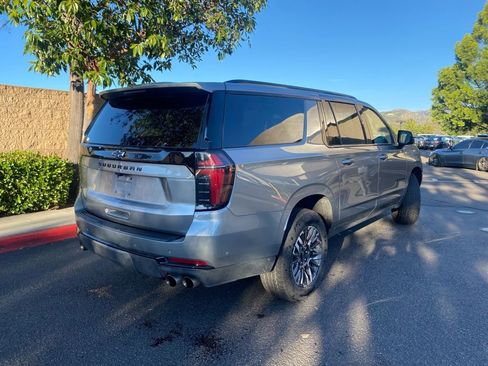 Used 2025 Chevrolet Suburban Z71 image 8