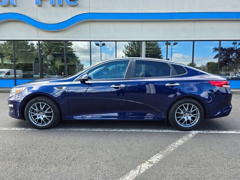 Used 2018 Kia Optima LX w/ 17" Alloy Wheels Package FWD image 2