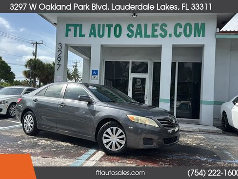 Used 2010 Toyota Camry LE FWD image 2