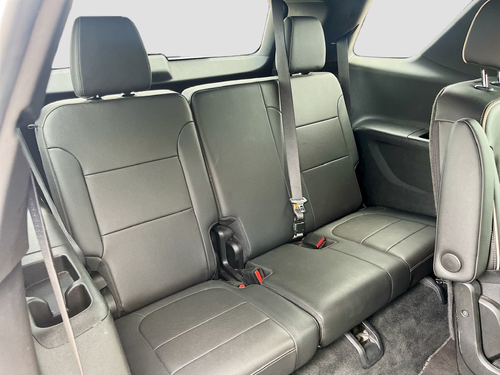 Used 2023 Chevrolet Traverse Premier FWD image 28