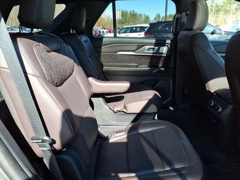Used 2025 Ford Explorer Platinum w/ LUX Leather Package image 9