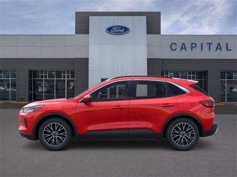 Used 2024 Ford Escape SE image 3