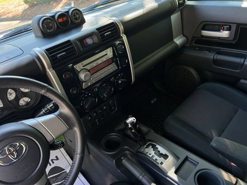 Used 2010 Toyota FJ Cruiser 4WD w/ Upgrade Pkg 2 image 26