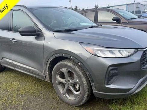 Used 2023 Ford Escape ST-Line image 2