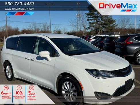 Used 2019 Chrysler Pacifica Touring Plus w/ Advanced Safetytec Group image 1
