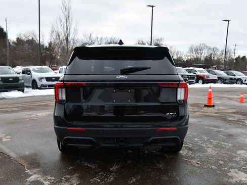 Used 2025 Ford Explorer ST-Line w/ ST-Line Street Pack image 5