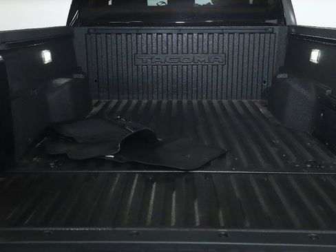 Used 2025 Toyota Tacoma TRD Off-Road AWD/4WD image 30