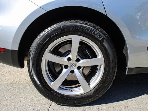 Used 2020 Porsche Macan AWD/4WD image 12
