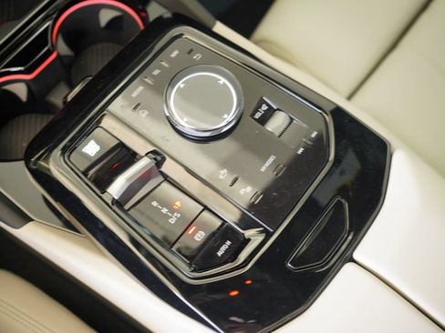 Used 2026 BMW 530i w/ M Sport Package RWD image 19