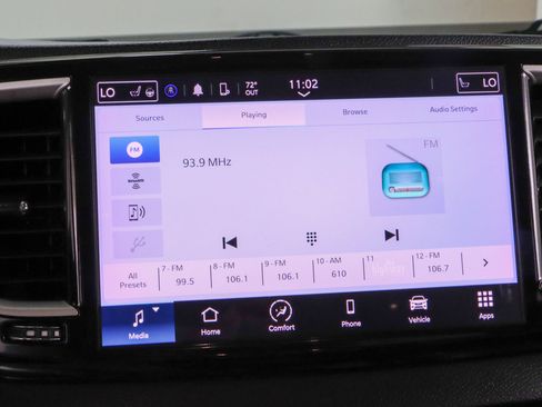Used 2023 Chrysler Pacifica Touring-L FWD image 19