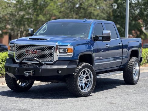 Used 2017 GMC Sierra 2500 Denali w/ Duramax Plus Package AWD/4WD image 1
