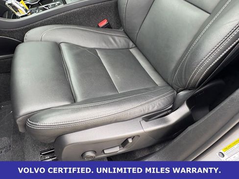 Certified 2025 Volvo XC40 B5 Plus AWD/4WD image 26