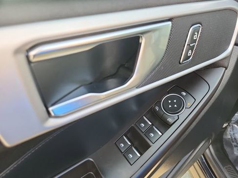 Used 2020 Ford Explorer XLT image 11