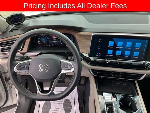 Used 2024 Volkswagen Atlas SE w/ Panoramic Sunroof Package FWD image 9