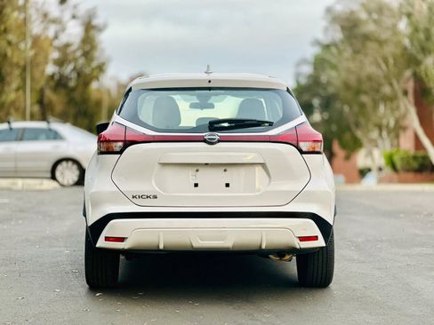 Used 2023 Nissan Kicks S FWD image 4