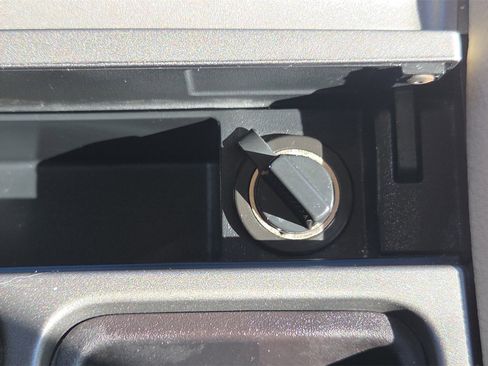 Used 2018 Ford Taurus SE image 31