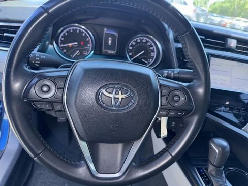 Used 2018 Toyota Camry SE w/ Moonroof Package image 9
