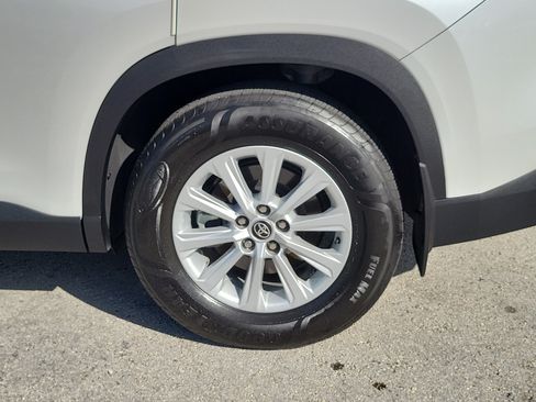 Used 2025 Toyota Grand Highlander AWD Hybrid image 28