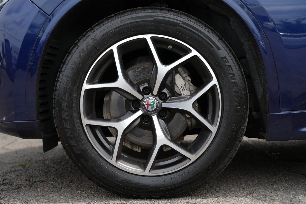 Used 2021 Alfa Romeo Stelvio Ti AWD/4WD image 13