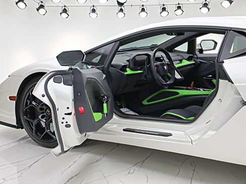 Used 2026 Lamborghini Temerario AWD/4WD image 6