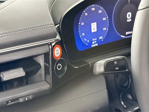 Certified 2025 Porsche Macan Electric image 34