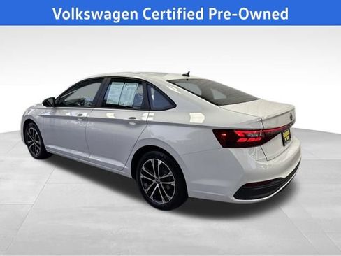 Certified 2025 Volkswagen Jetta Sport image 4