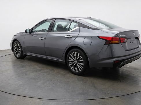 Used 2025 Nissan Altima 2.5 SV FWD image 6