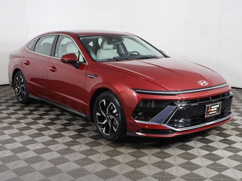 Used 2025 Hyundai Sonata SEL FWD image 2