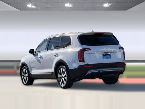 Used 2022 Kia Telluride S image 3