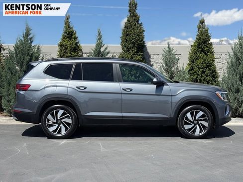 Used 2025 Volkswagen Atlas SE AWD/4WD image 11