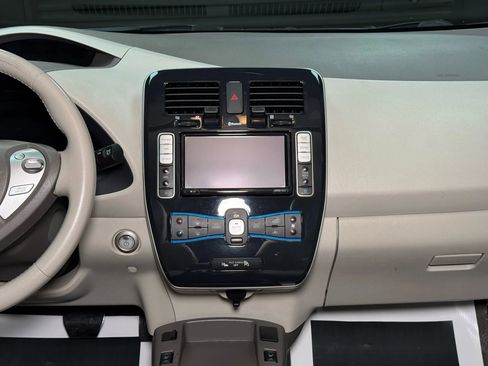 Used 2012 Nissan Leaf SV image 24